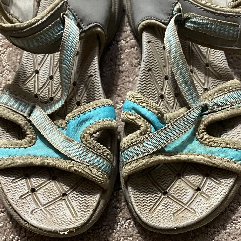 G.H. Bass & Co. Blue  and Taupe Size 8 Sandals Summer Vacation Resortwear Fall